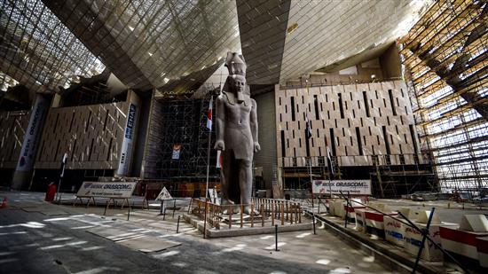 一座重达83吨的拉美西斯二世雕像将在大埃及博物馆的入口处迎接全球嘉宾Mohamed-El-Shahed /法新社/Getty Images 图